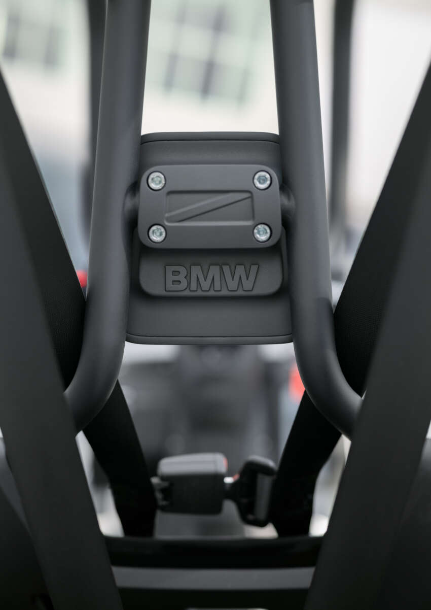 BMW Motorrad Vision CE e-scooter comes with cage 1963014