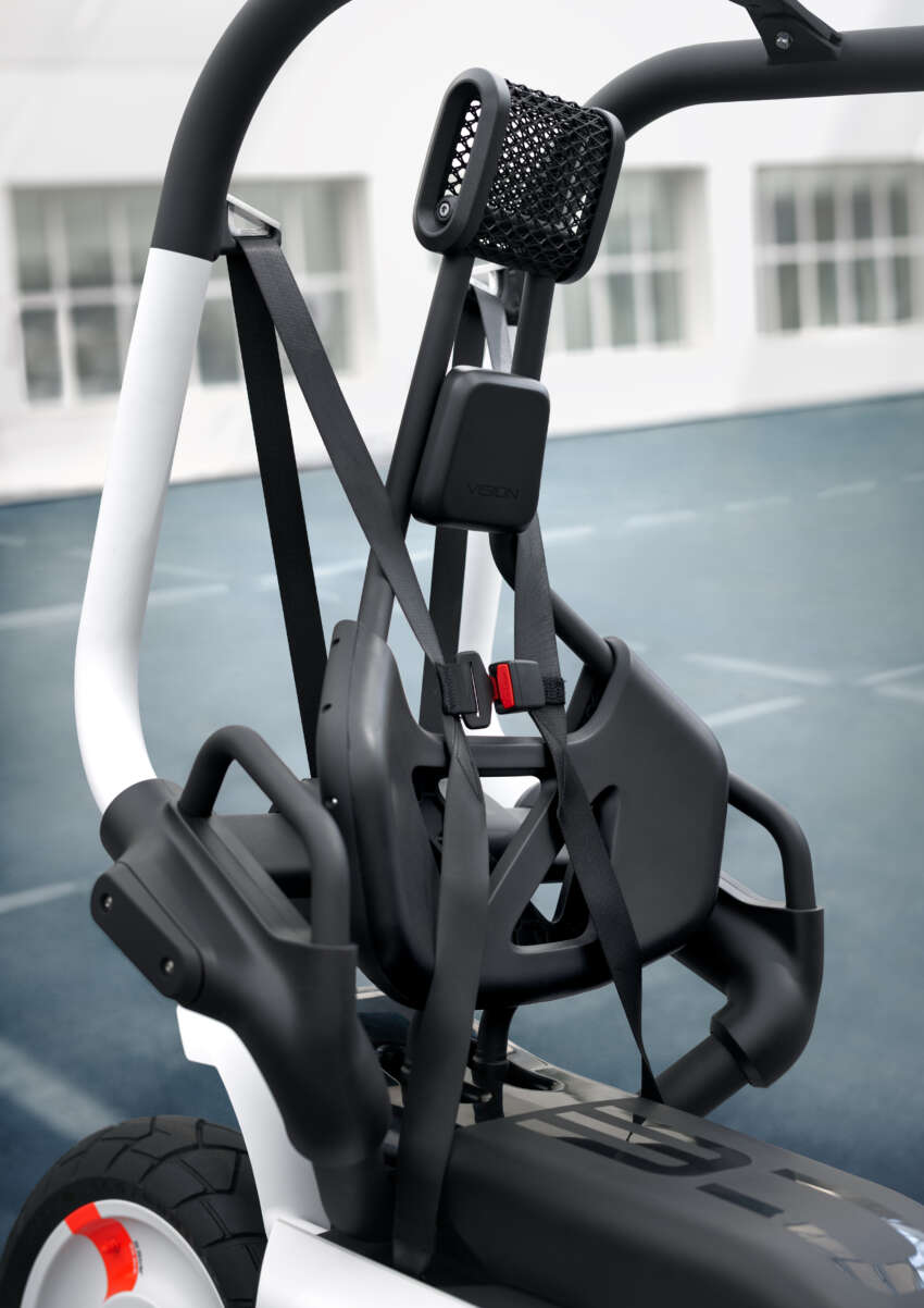 BMW Motorrad Vision CE e-scooter comes with cage 1963034