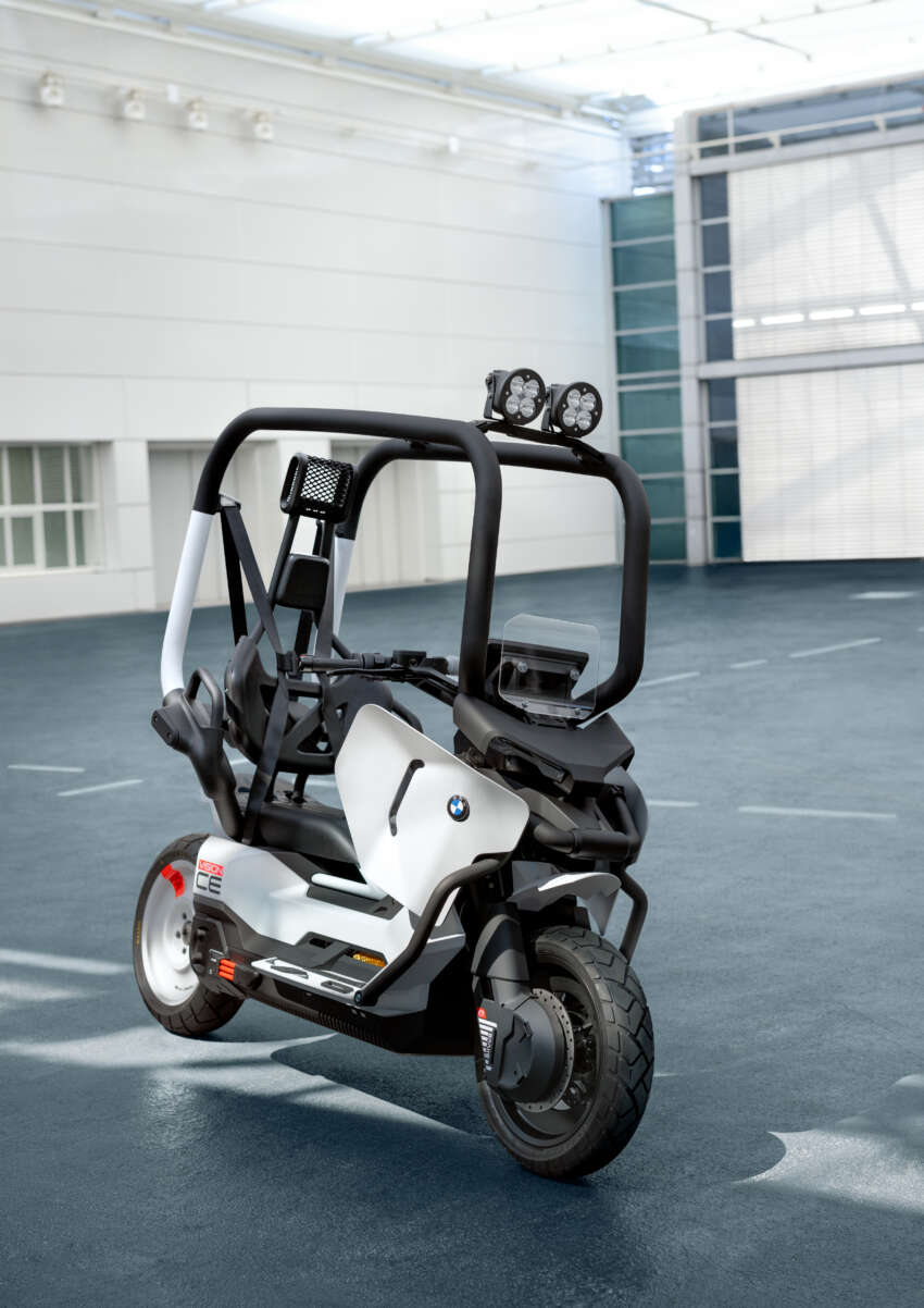 BMW Motorrad Vision CE e-scooter comes with cage 1963035