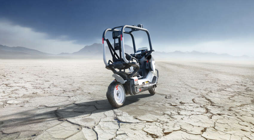 BMW Motorrad Vision CE e-scooter comes with cage 1963008