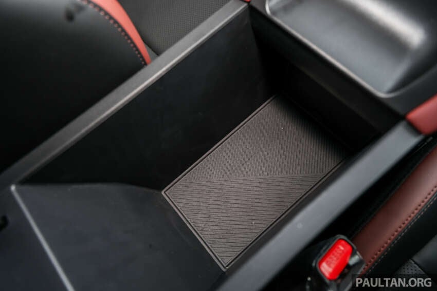 2025 Proton X50 facelift – full gallery of Flagship variant with big spoiler, two-tone interior, sunroof 1970538