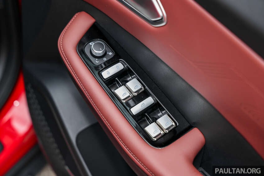 2025 Proton X50 facelift – full gallery of Flagship variant with big spoiler, two-tone interior, sunroof 1970557