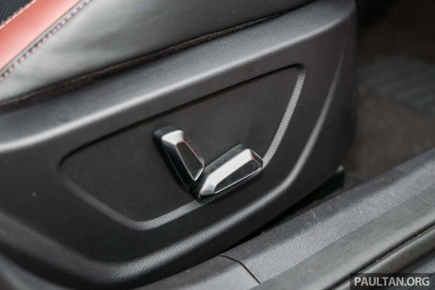 2025 Proton X50 facelift – full gallery of Flagship variant with big spoiler, two-tone interior, sunroof 1970563