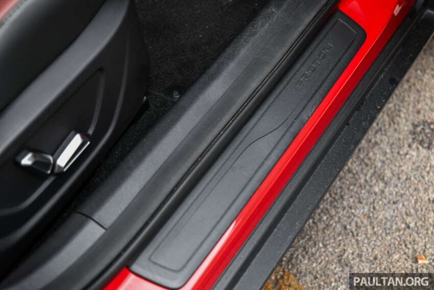 2025 Proton X50 facelift – full gallery of Flagship variant with big spoiler, two-tone interior, sunroof 1970568