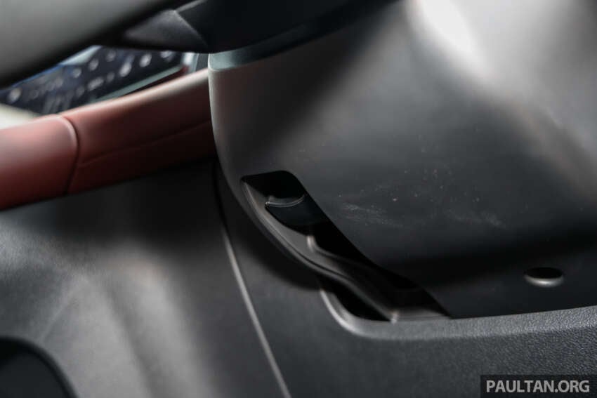 2025 Proton X50 facelift – full gallery of Flagship variant with big spoiler, two-tone interior, sunroof 1970492