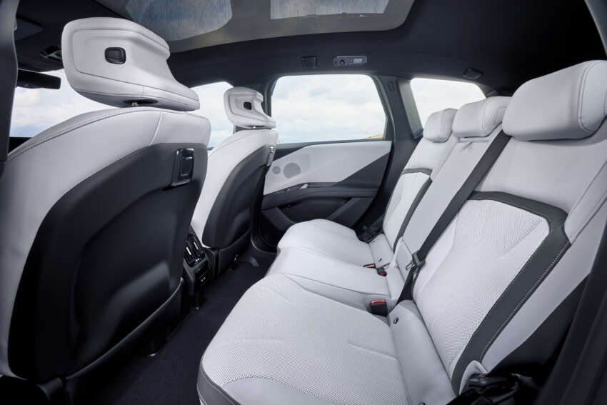 2026 BMW iX3 NA5 debuts: production Neue Klasse gets concept car looks, 805 km range, 372 km in 10min 1964600