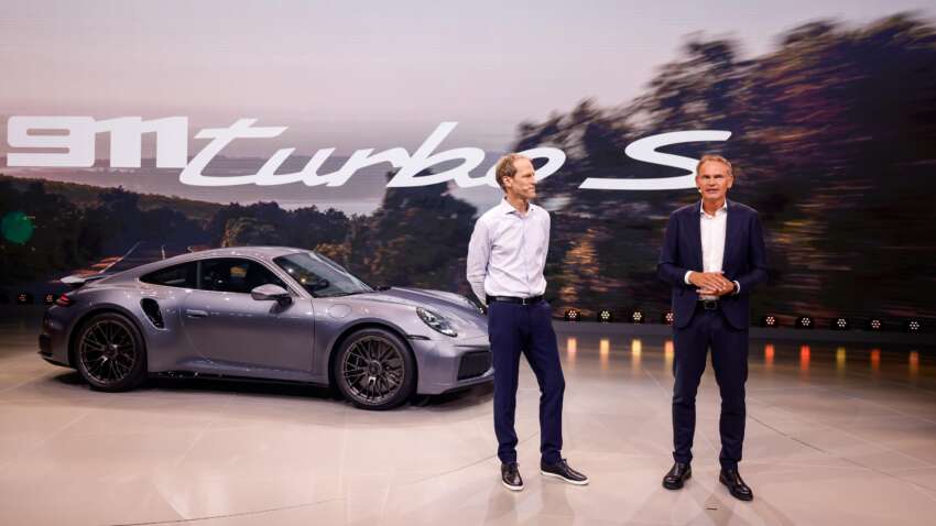 2026 Porsche 911 Turbo S – 992.2 range topper is most powerful 911 ever; 711 PS, 800 Nm T-Hybrid; 0-100 2.5s 1965191