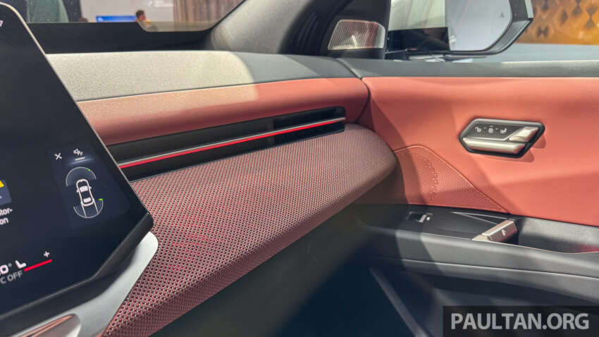 2026 BMW iX3 NA5 debuts: production Neue Klasse gets concept car looks, 805 km range, 372 km in 10min 1964845