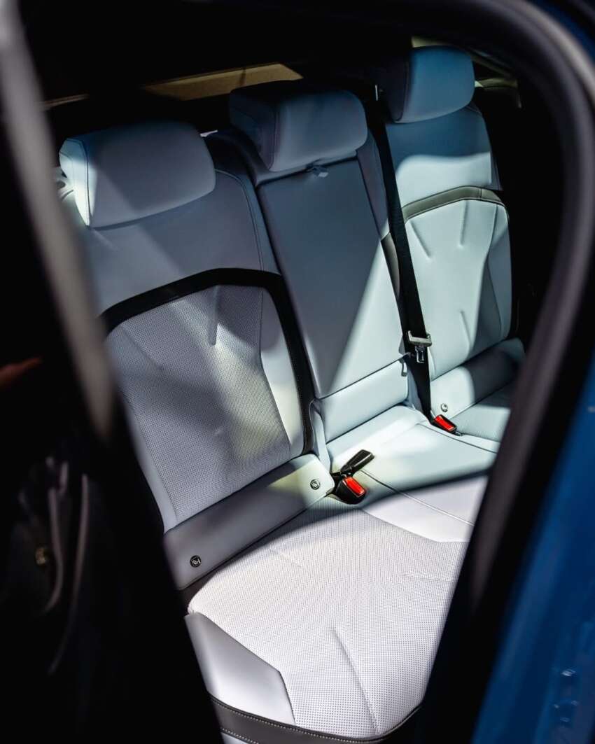 2026 BMW iX3 NA5 debuts: production Neue Klasse gets concept car looks, 805 km range, 372 km in 10min 1967873