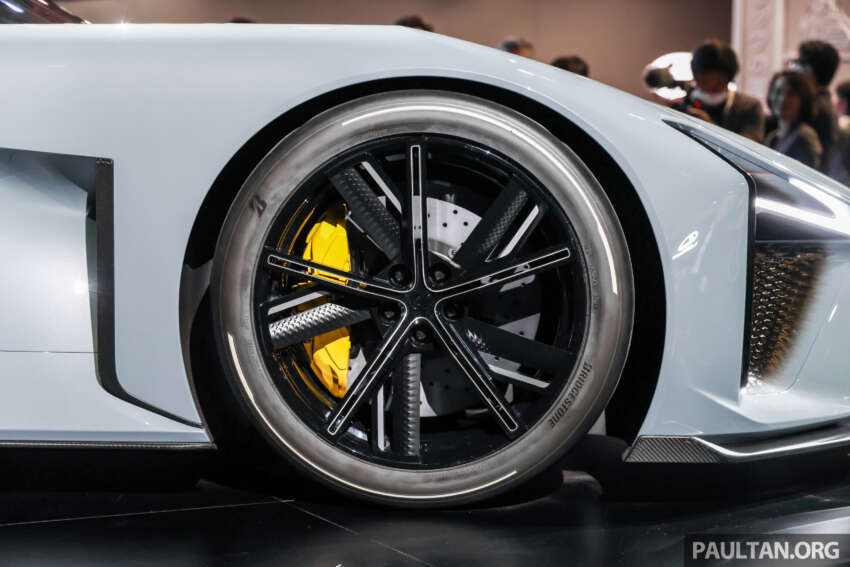 Lexus LS Concept reimagines luxury sedan as 6-wheeled MPV; LS Coupe, Micro Concepts also debut 1990059