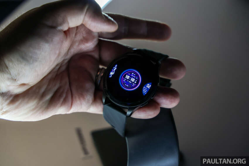 Perodua perkenal <em>smartwatch</em> P-Go — perisian sendiri, kunci kereta, peninjau kesihatan, AMOLED; RM950 1982536