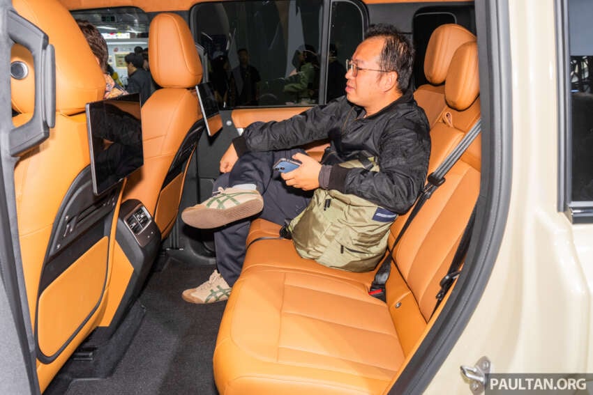 iCaur V27 debuts in Guangzhou – 5-seat D-segment REEV SUV with Land Cruiser styling, 200 km EV range 2003091