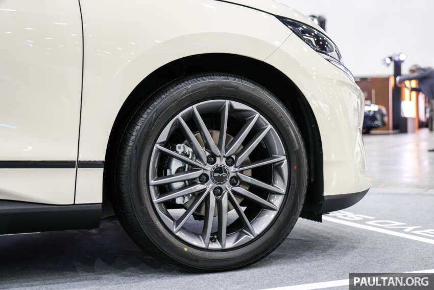 BYD Seal 6 EV in Ivory Gold at ACE 2025 – Premium only, same price at RM116,500; limited to 100 units 1995742