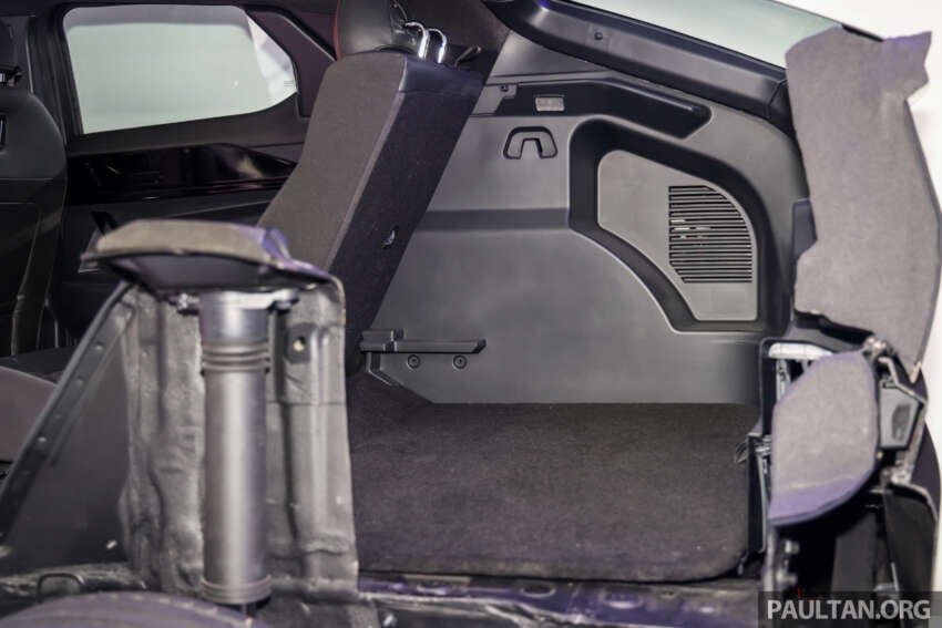 Perodua QV-E EV up close – 52.5 kWh LFP CATL battery, rear torsion beam, range around 385 km? 1997683