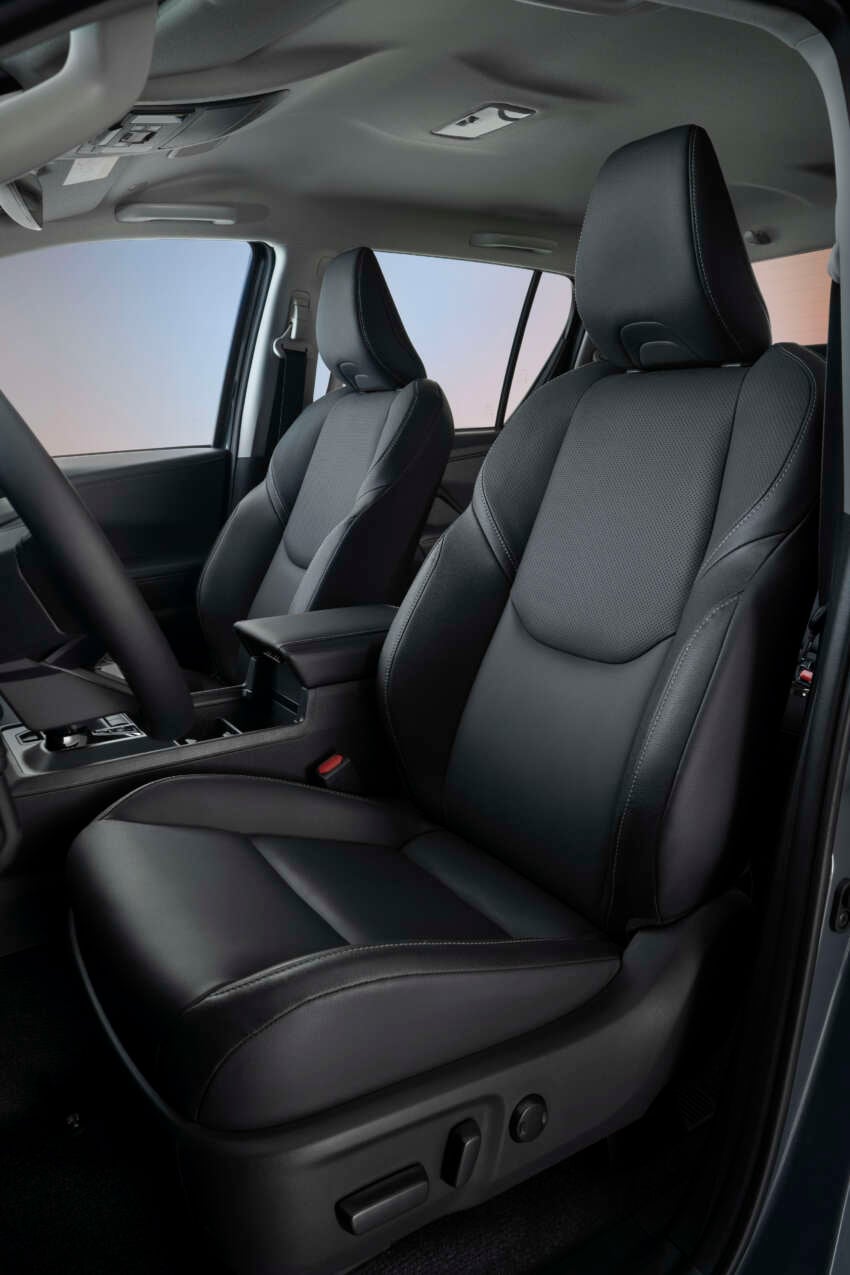 2026 Toyota Hilux Travo – heavy facelift, 2.8L diesel standard, EV with 240 km WLTP range, RM99k-RM192k 1996599