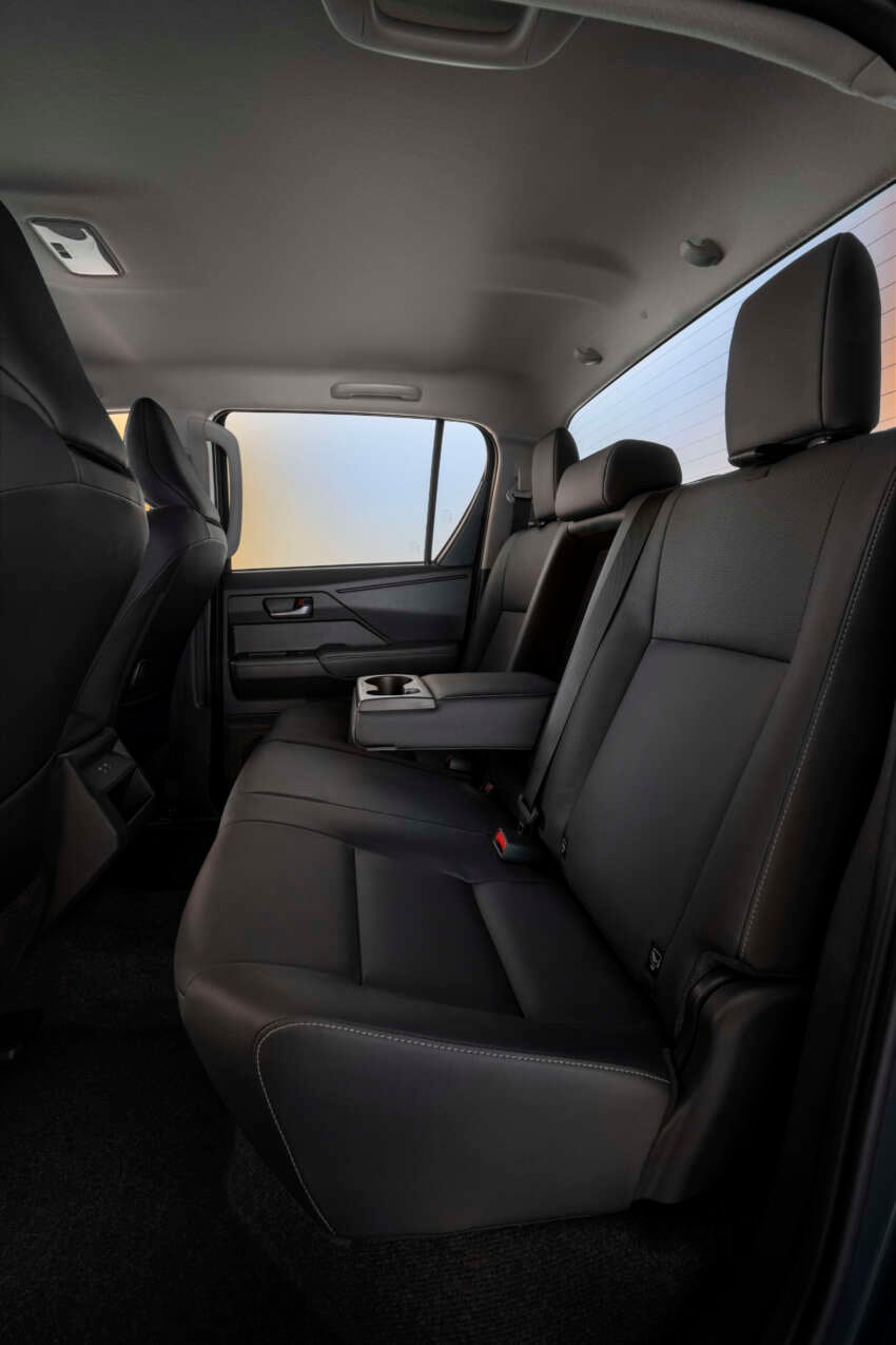 2026 Toyota Hilux Travo – heavy facelift, 2.8L diesel standard, EV with 240 km WLTP range, RM99k-RM192k 1996604