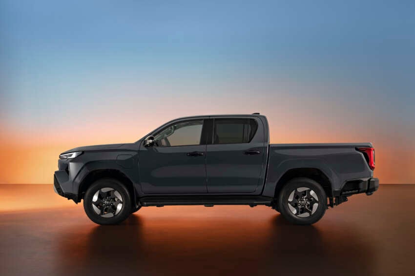 2026 Toyota Hilux Travo – heavy facelift, 2.8L diesel standard, EV with 240 km WLTP range, RM99k-RM192k 1996580