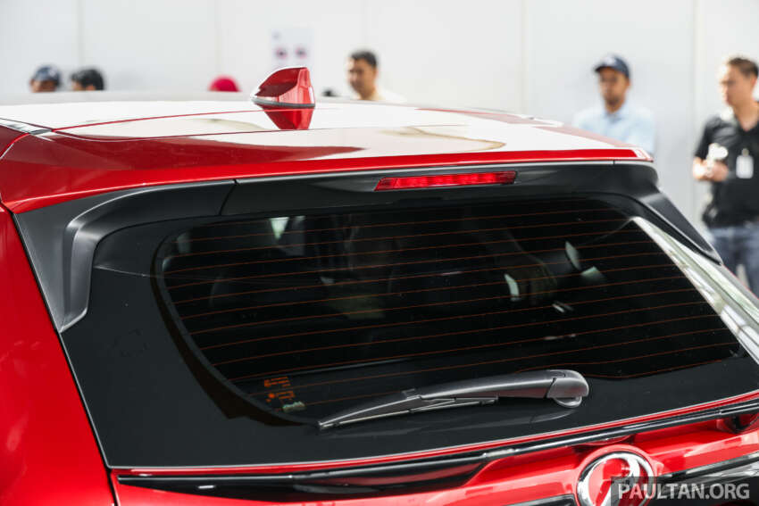 Perodua Traz 2026 dilancar di M’sia — kembar Toyota Yaris Cross, 1.5L NA CVT, varian X/H, dari RM76k 2014122