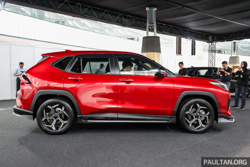 Perodua Traz 2026 dilancar di M’sia — kembar Toyota Yaris Cross, 1.5L NA CVT, varian X/H, dari RM76k 2014076