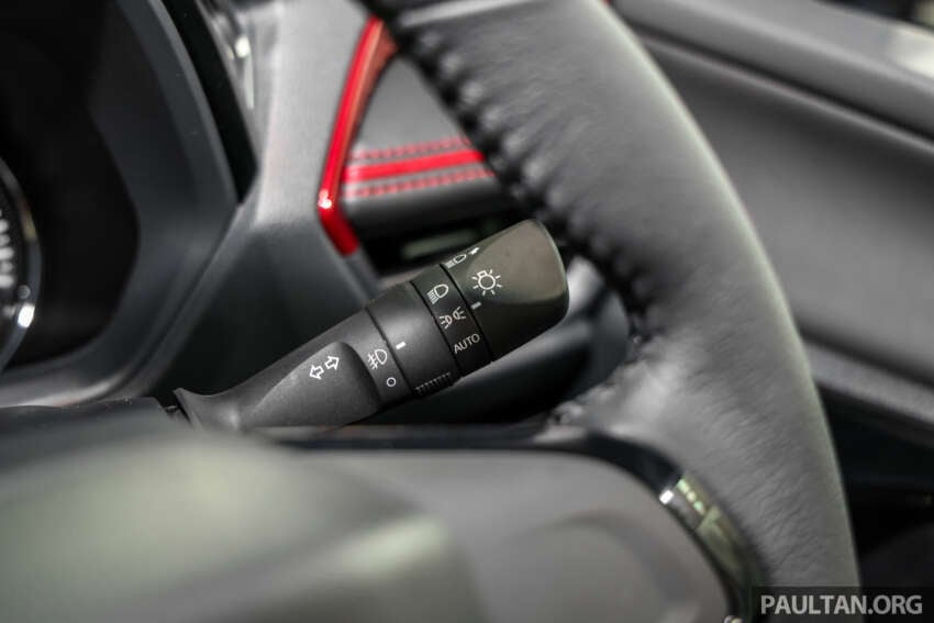 Perodua Traz 2026 dilancar di M’sia — kembar Toyota Yaris Cross, 1.5L NA CVT, varian X/H, dari RM76k 2014137