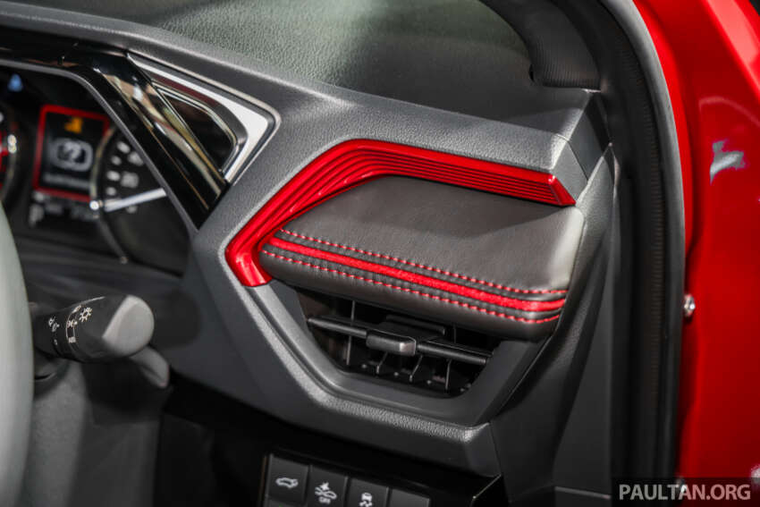 Perodua Traz 2026 dilancar di M’sia — kembar Toyota Yaris Cross, 1.5L NA CVT, varian X/H, dari RM76k 2014214