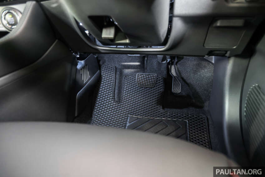 Perodua Traz 2026 dilancar di M’sia — kembar Toyota Yaris Cross, 1.5L NA CVT, varian X/H, dari RM76k 2014218
