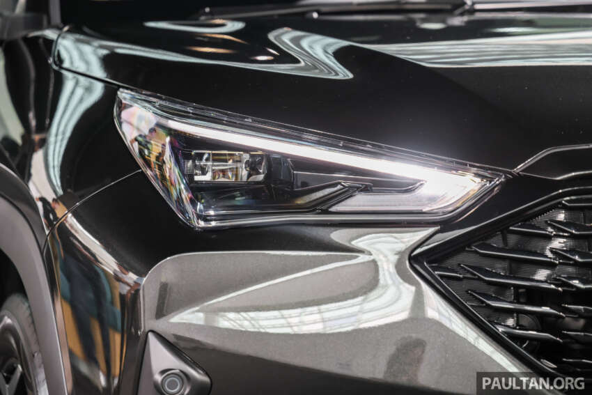 Perodua Traz 2026 dilancar di M’sia — kembar Toyota Yaris Cross, 1.5L NA CVT, varian X/H, dari RM76k 2013947
