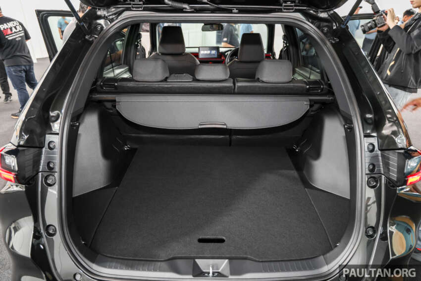 Perodua Traz 2026 dilancar di M’sia — kembar Toyota Yaris Cross, 1.5L NA CVT, varian X/H, dari RM76k 2014058