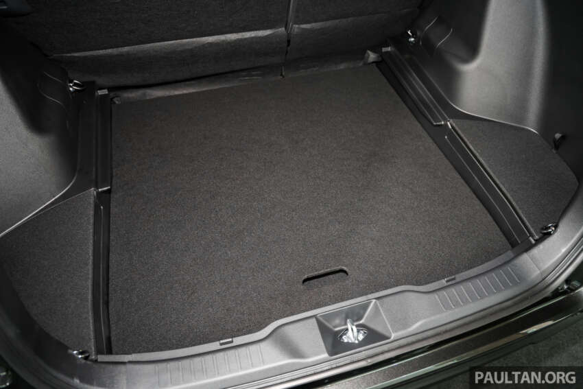 Perodua Traz 2026 dilancar di M’sia — kembar Toyota Yaris Cross, 1.5L NA CVT, varian X/H, dari RM76k 2014062