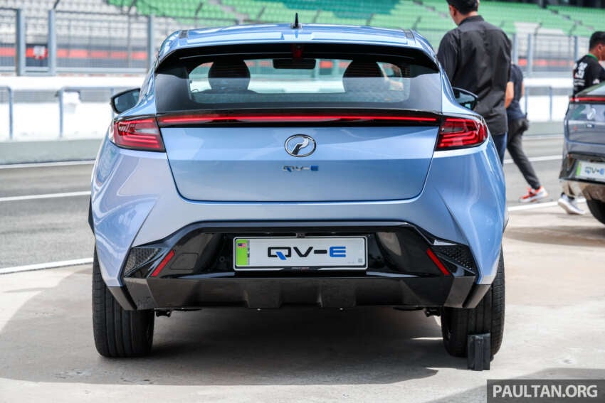 Perodua QV-E dirasmi — EV Malaysia, input Magna Steyr, 0-100 km/j  7.5 saat, jarak 445 km NEDC, RM80k 2006293