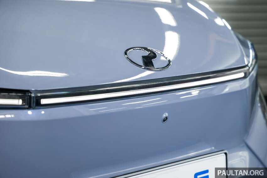 Perodua QV-E dirasmi — EV Malaysia, input Magna Steyr, 0-100 km/j  7.5 saat, jarak 445 km NEDC, RM80k 2006368