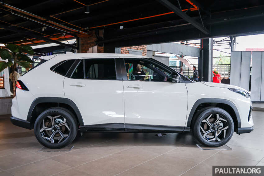 Perodua Traz 2026 dilancar di M’sia — kembar Toyota Yaris Cross, 1.5L NA CVT, varian X/H, dari RM76k 2015718