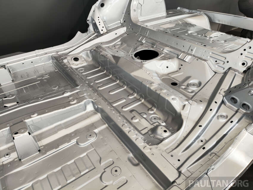 Honda next-gen mid-size platform for Civic/CR-V and new mid-size e:HEV hybrid system sampled in Japan 2007900