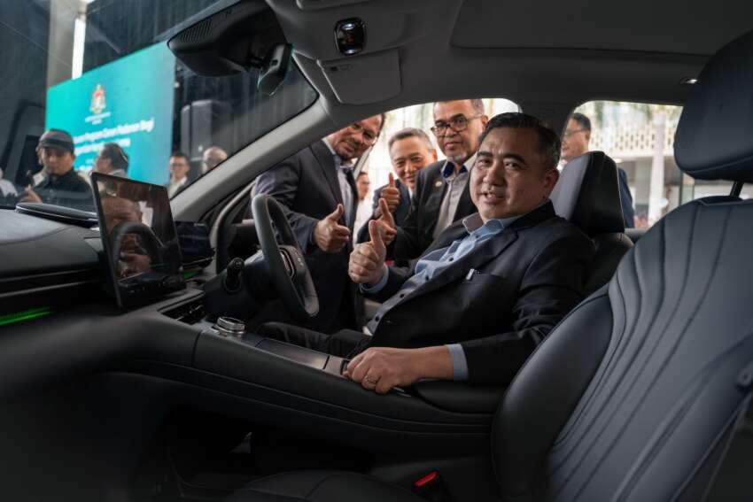 Transport ministry launches grant programme to scrap vehicles 20 years and older; up to RM4k per recipient 2031988