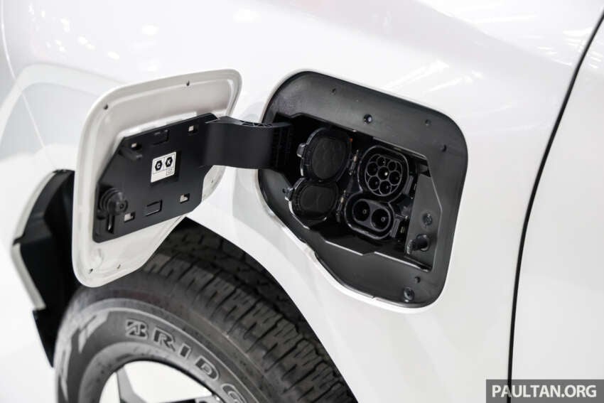 2026 Toyota Hilux Travo, Travo-e unveiled in Bangkok – 204 PS 2.8 diesel or 240 km WLTP EV, RM95k-180k 2055584