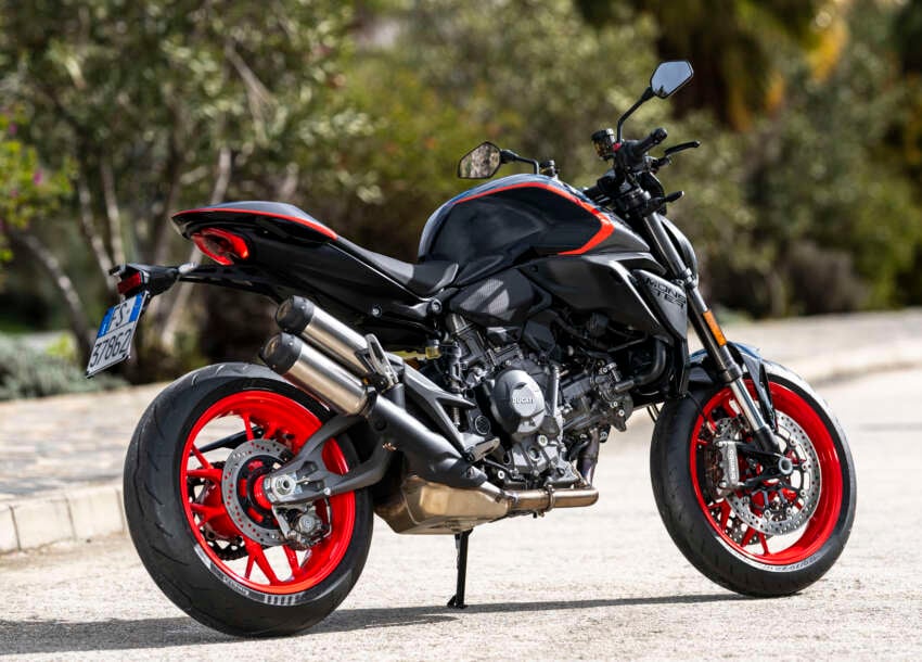2026 Ducati Monster comes in new Sport Livery 2054159