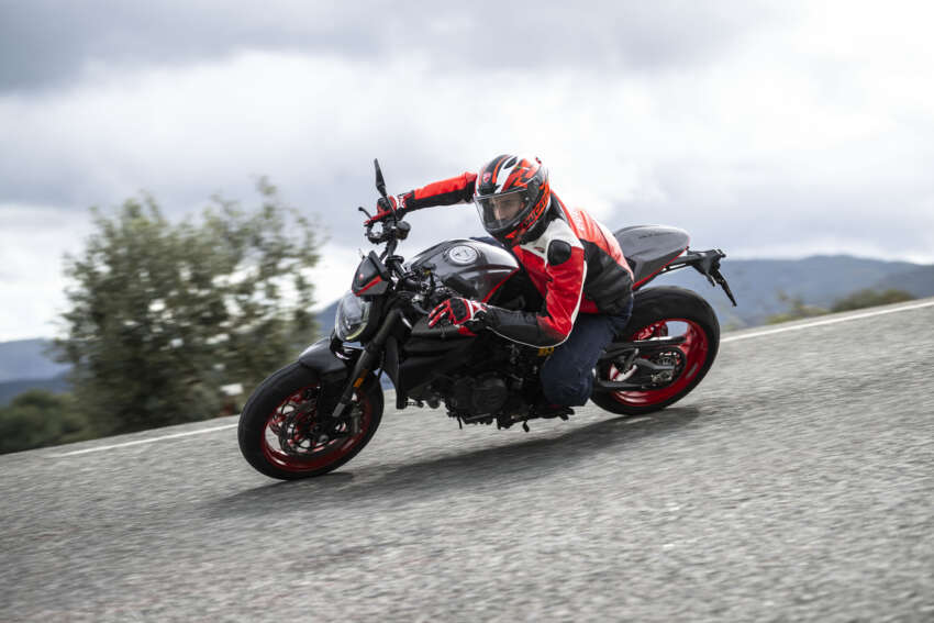 2026 Ducati Monster comes in new Sport Livery 2054178