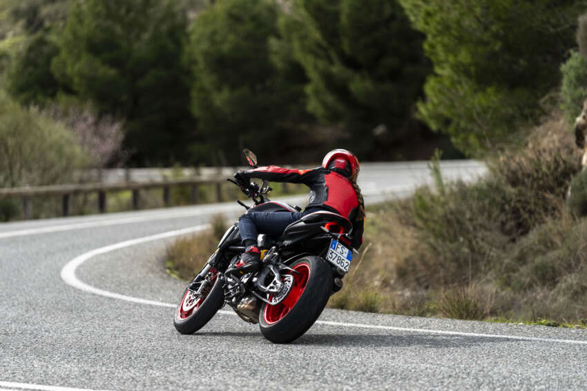 2026 Ducati Monster comes in new Sport Livery 2054179