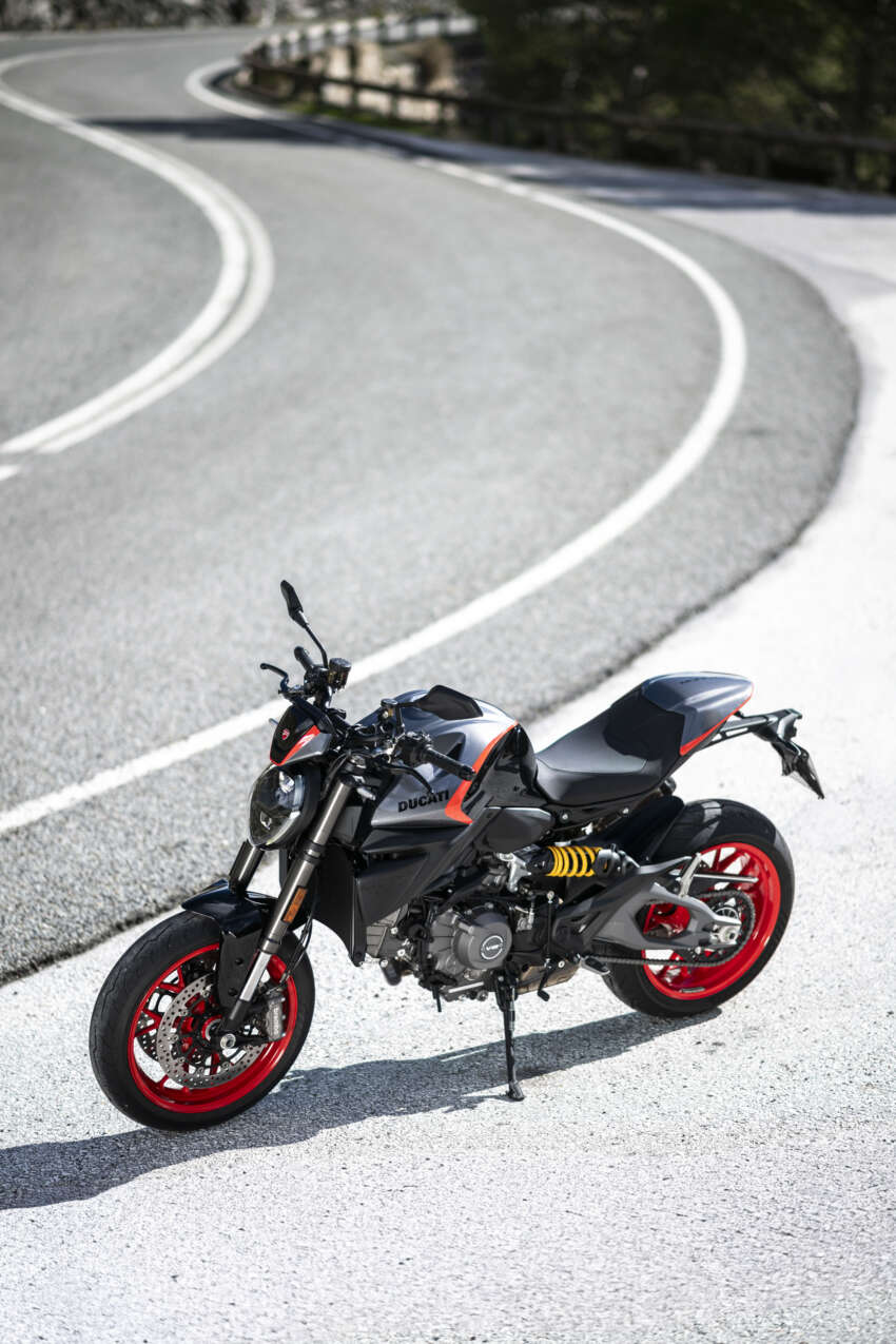 2026 Ducati Monster comes in new Sport Livery 2054153
