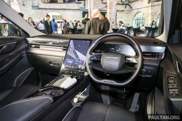 Buy a Jaecoo J5 from Omoda Jaecoo Carro, enjoy launch package worth RM8k including RM3k Duit Raya