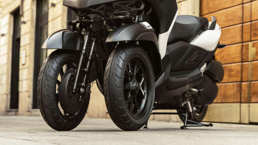 2026 Yamaha Tricity 300 scooter for Europe – three wheels, standing assist, foot brake and airbag 2052675