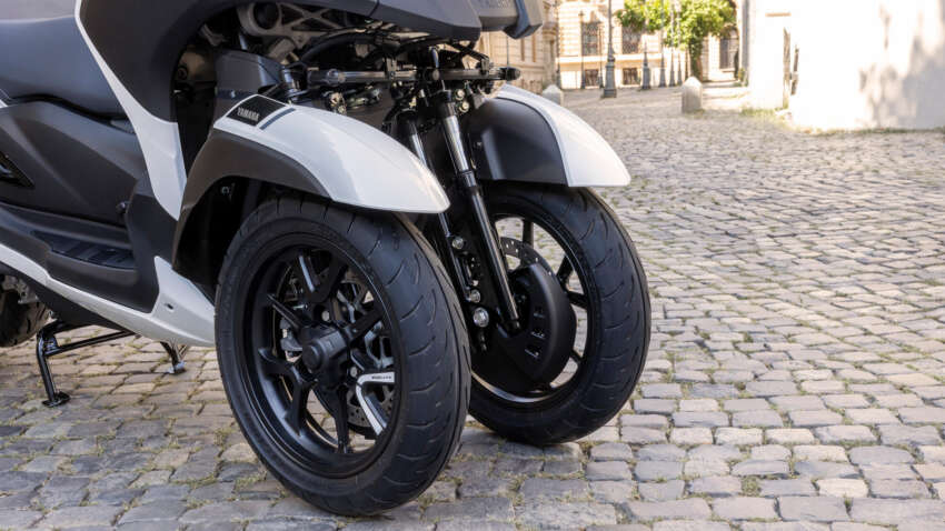 2026 Yamaha Tricity 300 scooter for Europe – three wheels, standing assist, foot brake and airbag 2052691