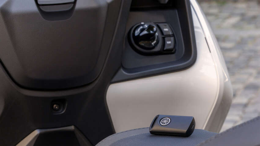 2026 Yamaha Tricity 300 scooter for Europe – three wheels, standing assist, foot brake and airbag 2052693