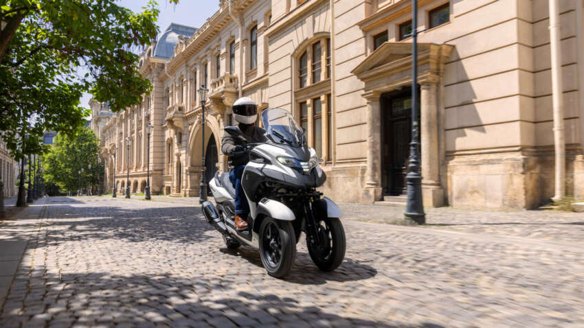 2026 Yamaha Tricity 300 scooter for Europe – three wheels, standing assist, foot brake and airbag 2052695