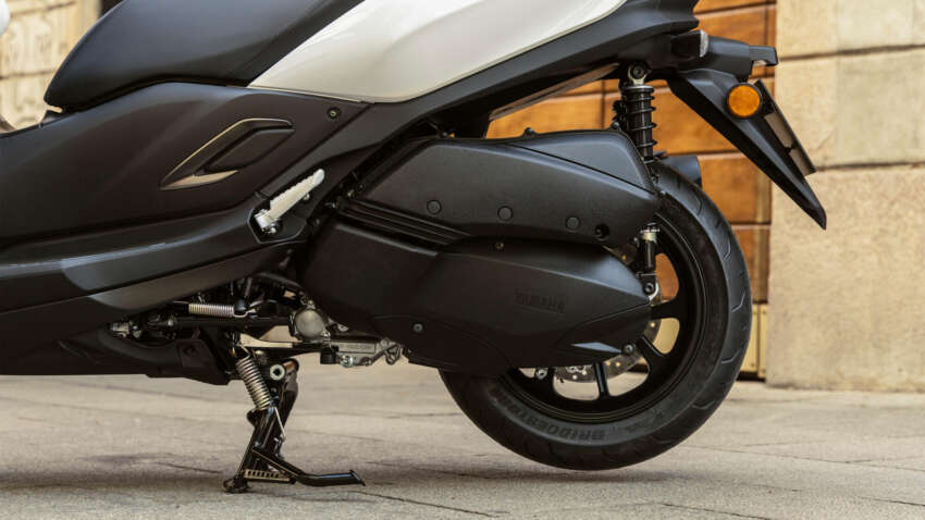 2026 Yamaha Tricity 300 scooter for Europe – three wheels, standing assist, foot brake and airbag 2052676
