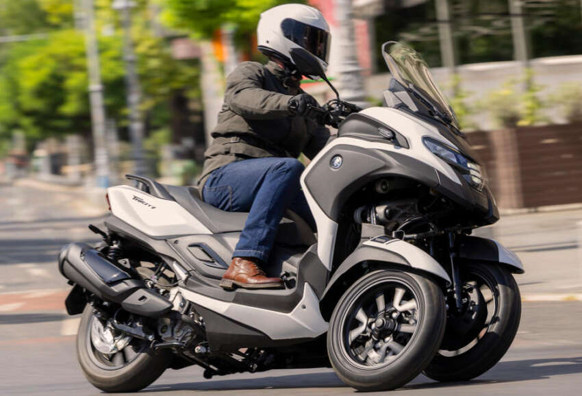 2026 Yamaha Tricity 300 scooter for Europe – three wheels, standing assist, foot brake and airbag 2052698