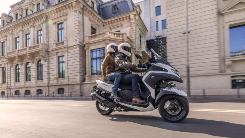 2026 Yamaha Tricity 300 scooter for Europe – three wheels, standing assist, foot brake and airbag 2052699