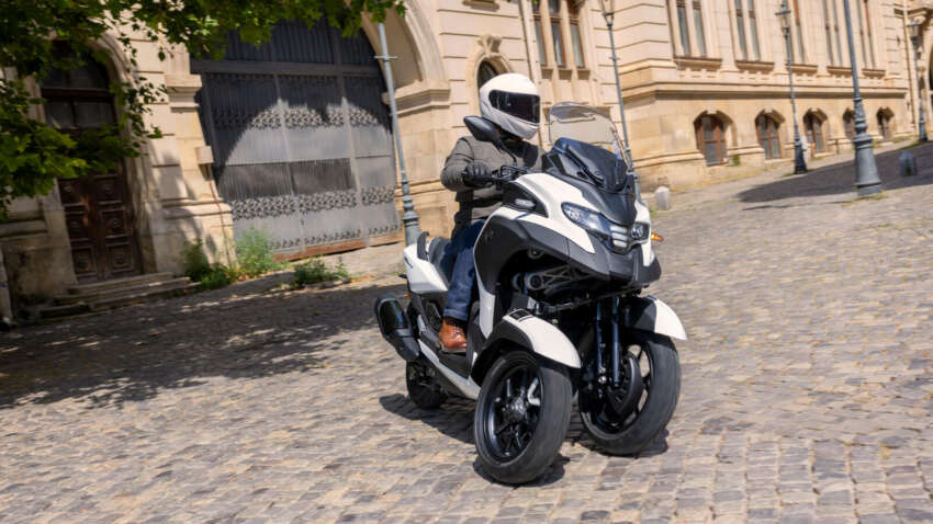 2026 Yamaha Tricity 300 scooter for Europe – three wheels, standing assist, foot brake and airbag 2052700