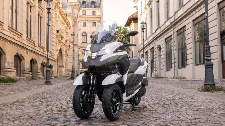 2026 Yamaha Tricity 300 scooter for Europe – three wheels, standing assist, foot brake and airbag 2052702