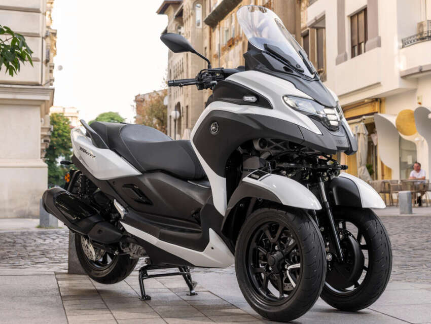 2026 Yamaha Tricity 300 scooter for Europe – three wheels, standing assist, foot brake and airbag 2052703